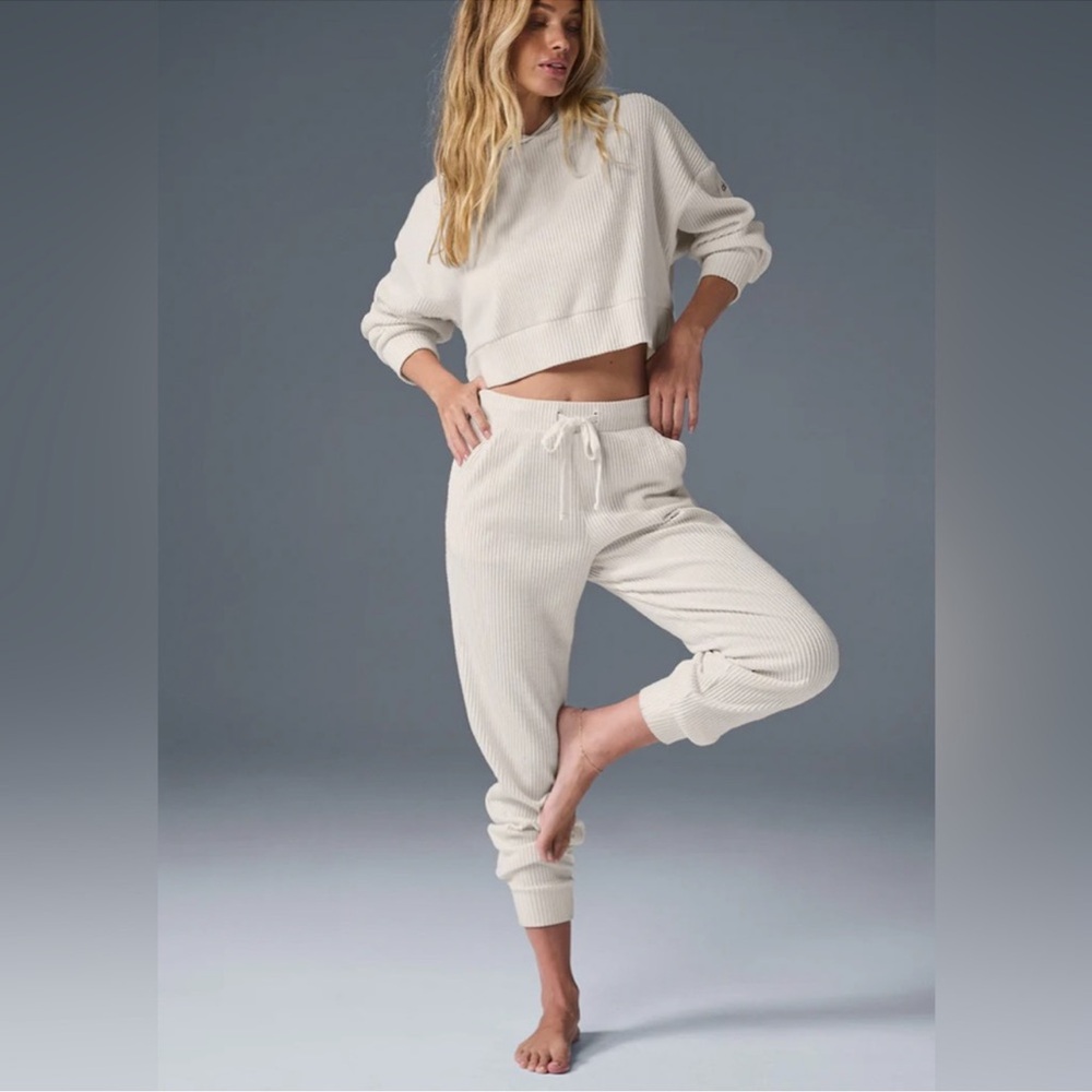 ALO Yoga Muse Set - Hoodie and Pants in Ivory